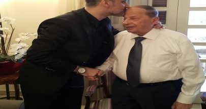 "قعدة" بين الرئيس عون وعلي بركات: "فاجأني انو حافظ اناشيدي" image