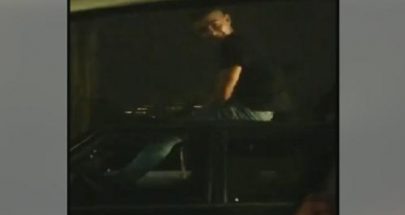 بالفيديو: الجنون فنون في انطلياس... يقود سيارة بقدميه ويرقص على سطحها! image