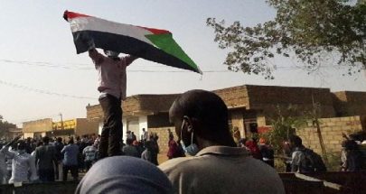 استمرار تظاهرات السودان والأمن يطلق "الغاز" على المحتجين image