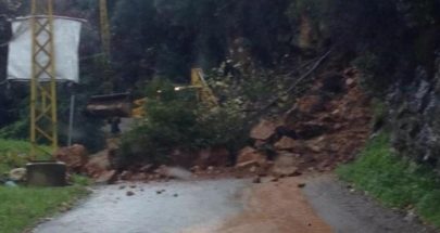 بلدية يحشوش قطعت طريق نهر ابراهيم يحشوش بسبب الانهيارات image