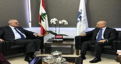 علي حسن خليل عرض الاوضاع العامة مع السفير البريطاني image
