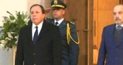 وصول وزير الخارجية التونسي الى المطار image