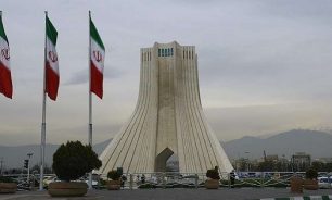 طهران تتهم باريس بالتدخل في "القرارات القضائية" image