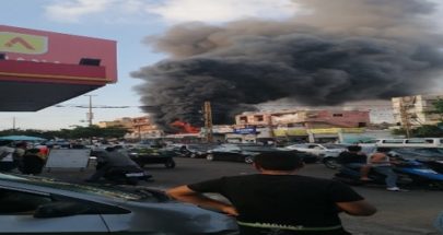 حريق ضخم داخل محل للمفروشات في الاوزاعي! image