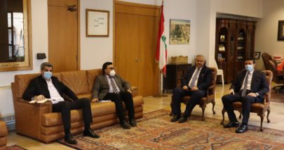 المحافظ عبود التقى وزير الاشغال ووفدا من الصليب الأحمر اللبناني image