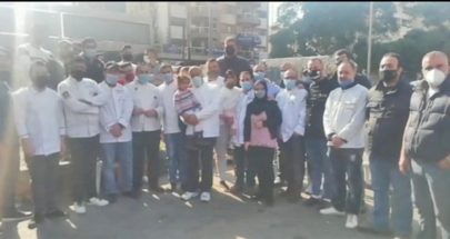 اعتصام للعاملين في مطاعم طرابلس إحتجاجاً على عدم استثنائهم من الاقفال image