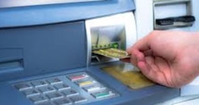 لحظة إطلاق شخص النار على "ATM" فرنسبنك في بعلبك بسبب عدم تمكنه من سحب راتبه image