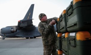 كندا: سنقدم 20 ألف قذيفة مدفعية لأوكرانيا image