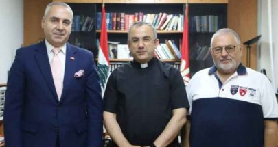 رئيس كاريتاس عرض مع سفير لبنان في البحرين سبل التعاون image