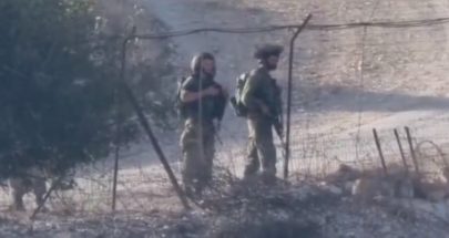 بالفيديو: سودانيان يعبران الحدود جنوباً... العدو يصلح السياج! image