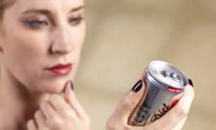 مشروبات الحمية "تضر بوظائف المخ وتزيد من خطر فقدان الذاكرة"! image