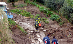 فقدان 4 أشخاص جراء انهيار أرضي في إيطاليا image