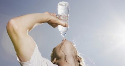 العلماء يحددون الكمية المثالية لشرب الماء للرجال والنساء image