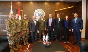 وزير الدفاع وقّع ولازارو على اتفاقية تقديم المساعدات للجيش image