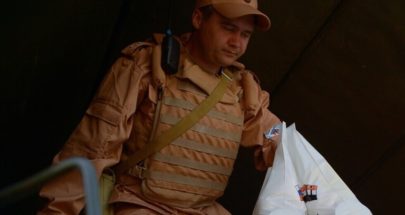 الجيش الروسي يقدم مساعدات لسكان إحدى القرى النائية بشمال سوريا image