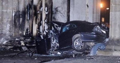 سيارة تصطدم ببوابة براندنبورغ في برلين ومقتل سائقها image