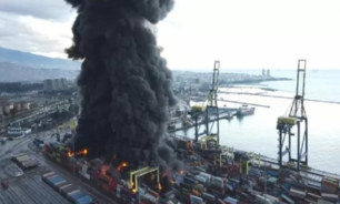 السيطرة على حريق ميناء اسكندرون في تركيا بمساعدة روسية image