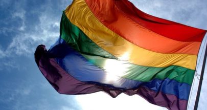 الكويت ترحّل 3 مثليين عرب لممارستهم الجنس مقابل المال! image