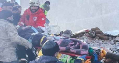 الصليب الأحمر اللبناني ينقذ امرأة سبعينية من تحت الانقاض في تركيا image