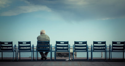 الشعور بالوحدة يزيد من خطر الإصابة بمرض يسرق الذاكرة image