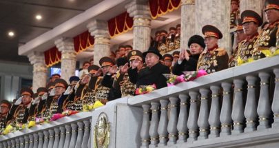 الزعيم الكوري الشمالي يحضر عرضا عسكريا كبيرا في بيونغ يانغ image