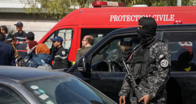 عربة أمنية تحاول دهس 3 صحافيين في تونس image
