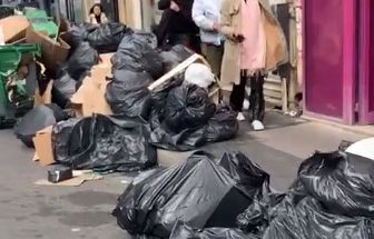 النفايات تجتاح شوارع باريس image