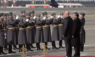 الرئيس الصيني وصل الى موسكو في أول محطة خارجية له منذ إعادة انتخابه image