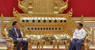 لقاء بين وزير خارجية الصين ورئيس المجلس العسكري البورمي image
