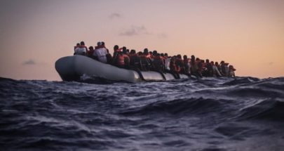 صورة مليئة بالحزن.. عثر على شقيقه بين الناجين من كارثة قارب اليونان image