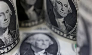 الدولار الأميركي يتسيد عملات العالم بدعم من تشديد الفيدرالي image