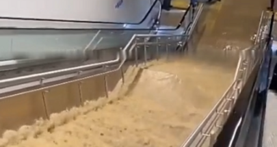 إسطنبول... مياه الفيضانات داخل محطات مترو الأنفاق image