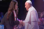 بالفيديو: لبنانيّة تُرنّم بالسريانيّة أمام البابا فرنسيس image