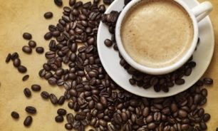 طبيبة توضح فوائد وأضرار القهوة الصباحية image