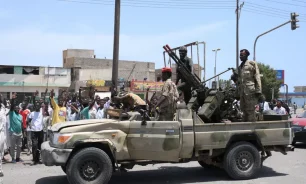 السودان.. نائب قائد الجيش يحذر من خطر "المقاومة الشعبية" image
