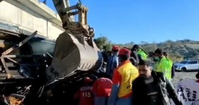 جنوب أفريقيا.. قتلى اثر سقوط حافلة من فوق جسر واشتعال النيران فيها image
