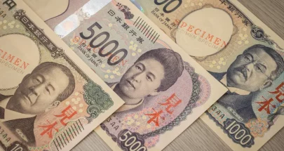 الين الياباني يهبط أمام الدولار لأدنى مستوياته في 34 عاما image