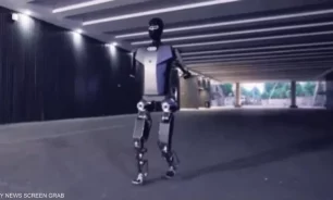 الصين تكشف عن أول روبوت يركض مثل الإنسان image