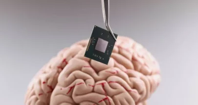 شركة صينية تكشف عن رقاقة دماغية مشابهة لرقاقة نيورالينك التابعة لإيلون ماسك image