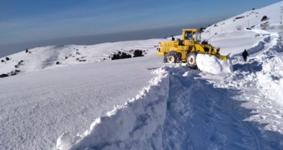 وزارة الأشغال جرفت الثلوج وفتحت طريق عيناتا- الأرز image