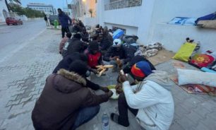 إجلاء قسري لمئات المهاجرين من مخيمات في العاصمة التونسية image