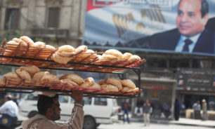 هل بدأت مصر بتجاوز أزمتها الاقتصادية؟ image