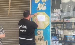 في الكورة.. اقفال محلات تجارية يستثمرها سوريون بطرق غير شرعية image