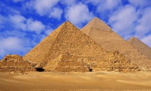 مصر تعلق على أنباء اكتشاف ضخم بجوار الهرم الأكبر image
