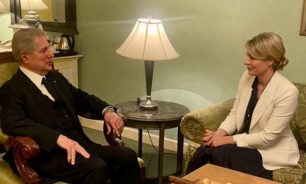 الرئيس الجميّل يلتقي وزيرة خارجية كندا: لاسترداد لبنان من دوامة الفراغ image