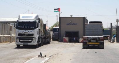 شاحنات مساعدات تدخل غزّة عبر معبر كرم أبو سالم image