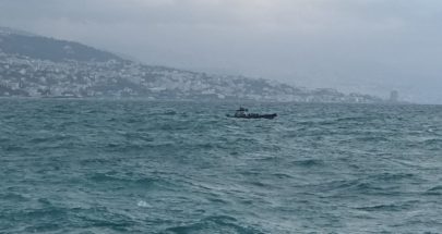 فوج مغاوير البحر في الجيش اللبناني يواصل البحث عن المفقودين على شاطىء جبيل منذ الامس على الرغم من ارتفاع الموج والرياح القوية (صورة في الداخل) image