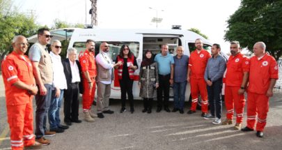الصليب الأحمر في صور يتسلم سيارة من جمعية سويس بركة الخيرية image
