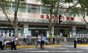 مقتل شخصين وإصابة 21 في الهجوم بسكين على مستشفى في جنوب غرب الصين image