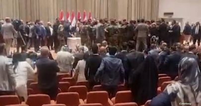 بالفيديو ـ معارك بالأيدي داخل البرلمان العراقي وإصابة نواب image